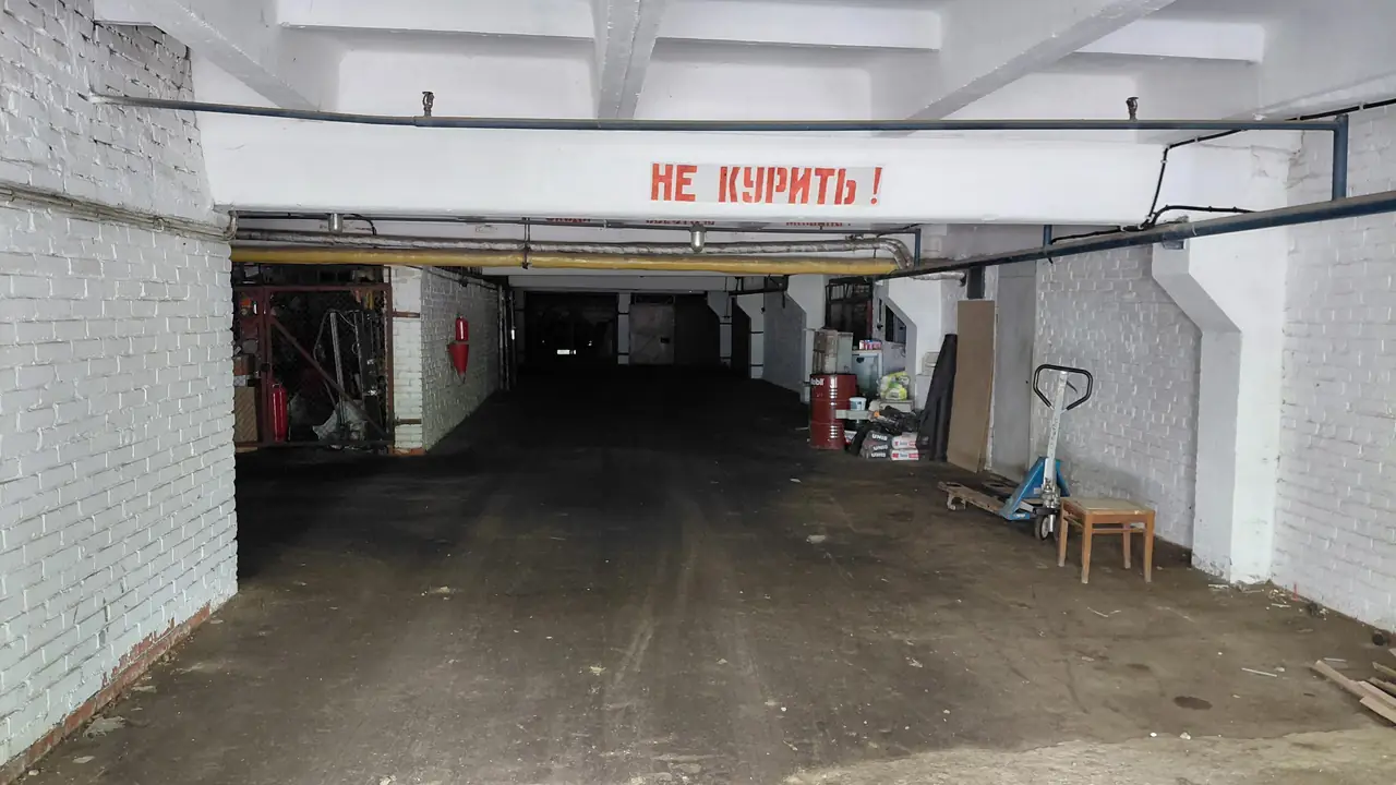 Внутреннее помещение гаражного комплекса